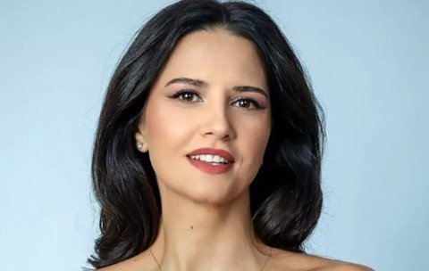 Iulia Pârlea, apariție incendiară pe plajă! Prezentatoarea PRO TV a pozat fără inhibiții, iar fanii au reacționat imediat: „Ești superbă!” [GALERIE FOTO]