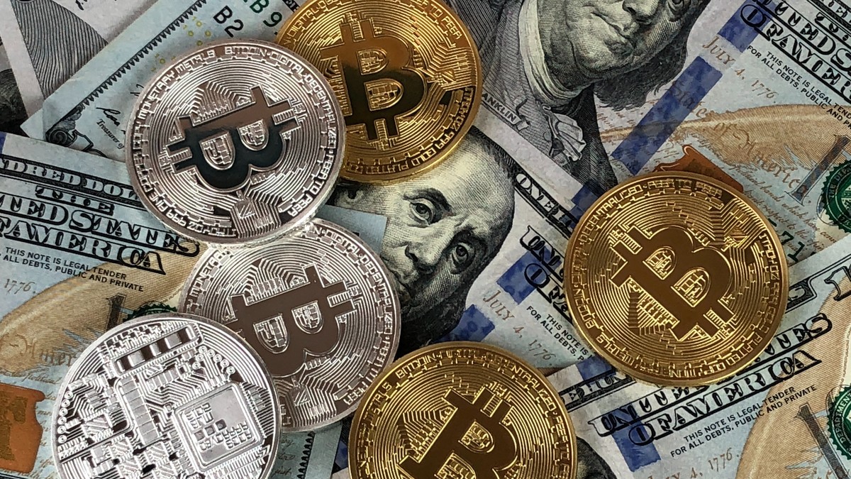Patronul unei companii de criptomonede ar putea fi exhumat. A ajuns în mormânt cu parolele conturilor unde ținea 145 de milioane de dolari