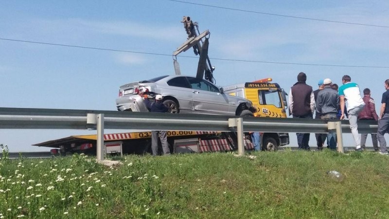 BMW-ul în care se aflau alți cinci studenți. Foto: ziaruldeiasi.ro