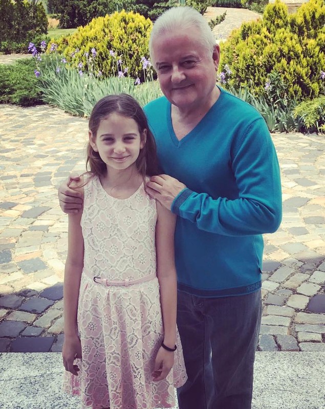 Irinel Columbeanu a întrerupt legătura cu fiica sa: „Nu vreau să deranjez lucrurile din casa aceea de la Malibu”. Irina locuiește cu Monica Gabor și Mr. Pink