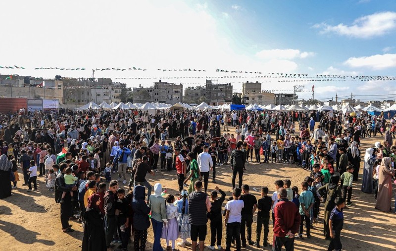 „Nu există bucurie”. Palestinienii din Gaza au marcat sfârșitul Ramadanului în moschei și case distruse, în timp ce războiul dintre Israel și Hamas continuă