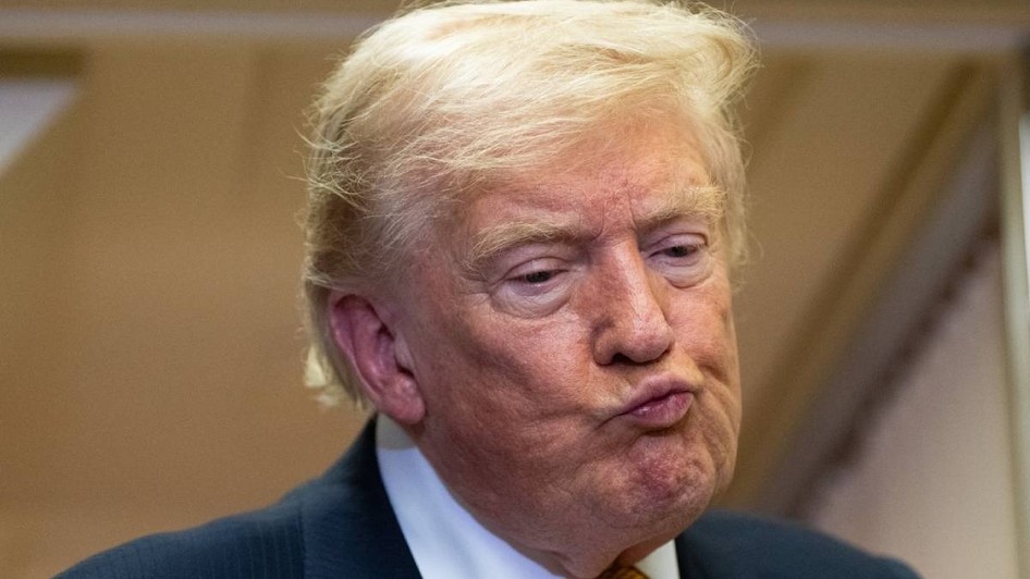 Președintele SUA Donald Trump surprins când se strâmba
