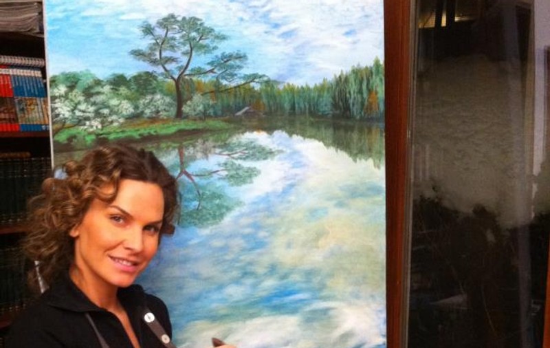 Anna Lesko îşi demonstrează talentul la pictură. Tu ce părere ai?