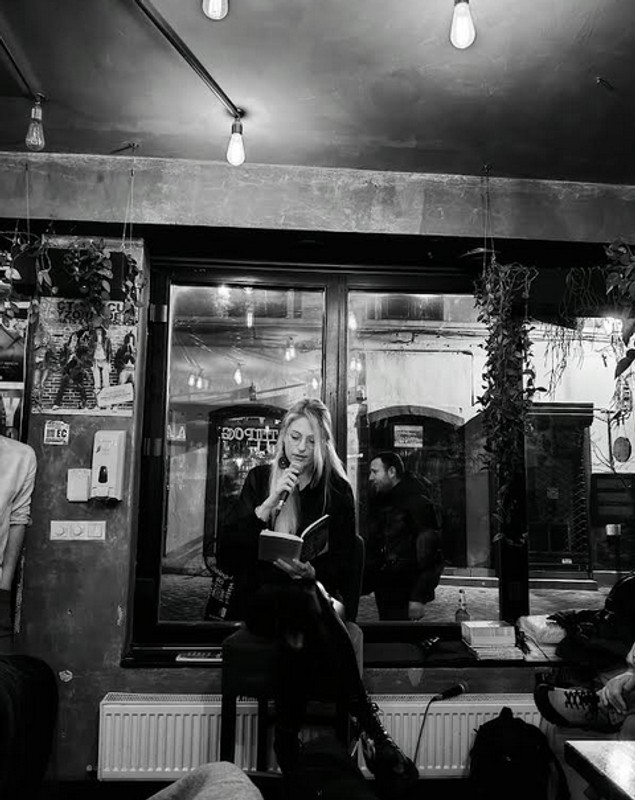 Cristina Drăghici, doctorul care îngrijește copii și scrie poezie: „Ceea ce văd din ipostaza de medic funcționează ca o serie de scurtmetraje”