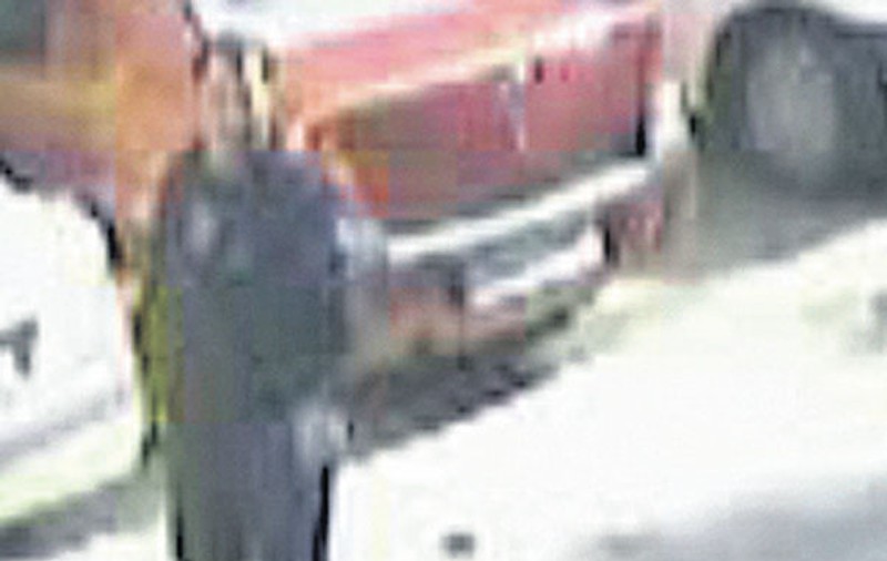 Un nemernic a batjocorit o fetiţă de 7 ani | Poliţiştii îl caută în toată Capitala. Ajutaţi-i să-l găsească! VIDEO