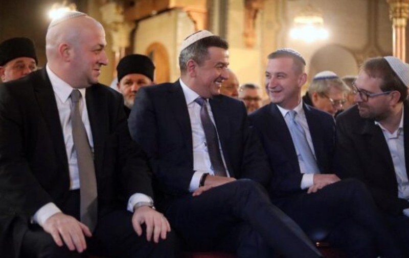 Sorin Grindeanu și Dominic Fritz, împreună la Timișoara, fotografiați râzând în timp ce PSD vota moțiunea împotriva Dianei Buzoianu