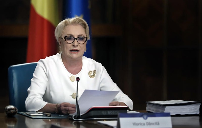 Viorica Dăncilă îl amenință pe Victor Ponta cu plângere penală