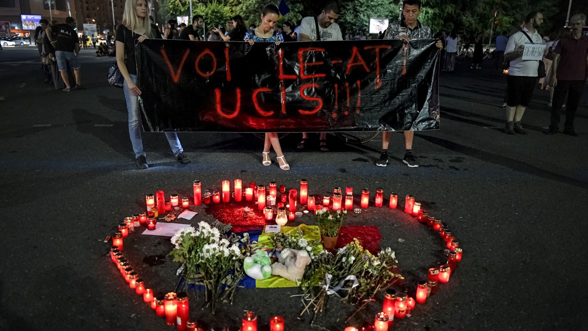 Protest în Piața Victoriei, după publicarea convorbirilor Alexandrei la 112
