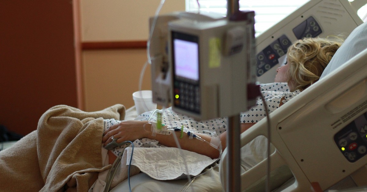Clinica unde femeia aflată de 14 ani în comă a născut, percheziționată. Bărbații sunt testați ADN