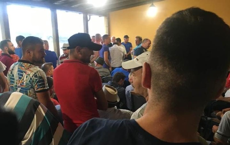 Întâlnire electorală, în spațiu închis, cu zeci de persoane care nu poartă mască de protecție. Șeful CJ Iași a organizat ședința