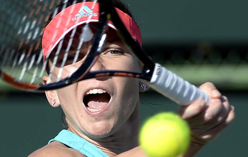 Indian Wells, ”optimi”: Simona Halep a trecut de Barbora Strycova prin abandonul adversarei. În ”sferturi”, cu ”bestia” Serena! / GALERIE FOTO & VIDEO