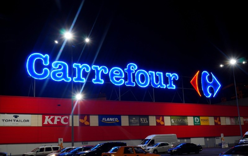 Program Carrefour de Anul Nou 2026. Când e deschis la Carrefour pe 31 decembrie, 1 și 2 ianuarie