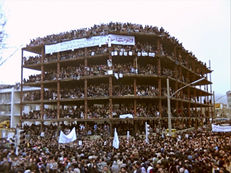 Cadru din documentarul „Între revoluții"