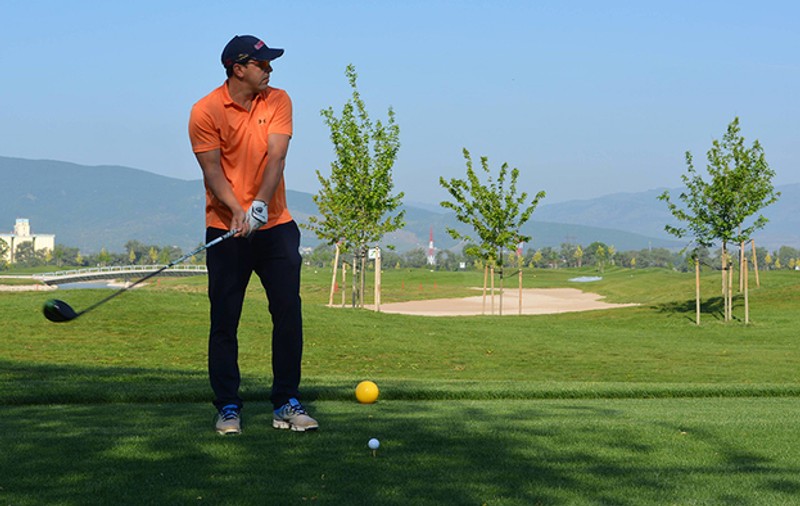 Cosmin Contra joacă golf la turneul de la Teleac, alături de prințul Dimitrie Sturza