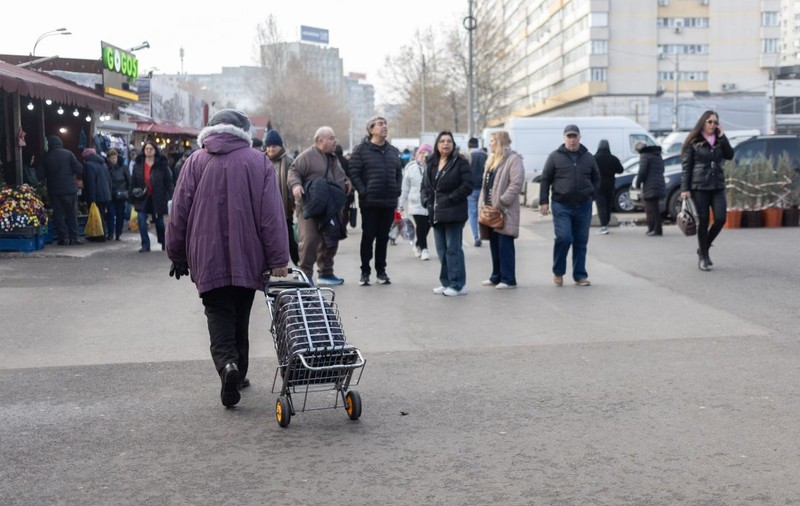 România îmbătrânește ireversibil: „migranții nu compensează pierderea naturală”, arată INS
