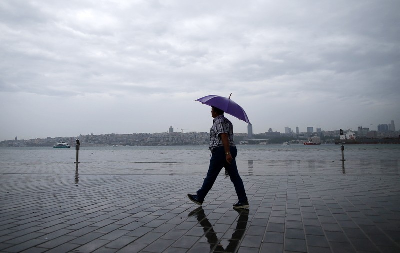 Ploi torențiale și inundații de proporții la Istanbul: o persoană a murit