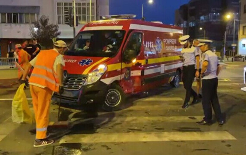 Autospecială de pompieri, implicată în accident, în Craiova. Dosar penal pentru șoferul vinovat