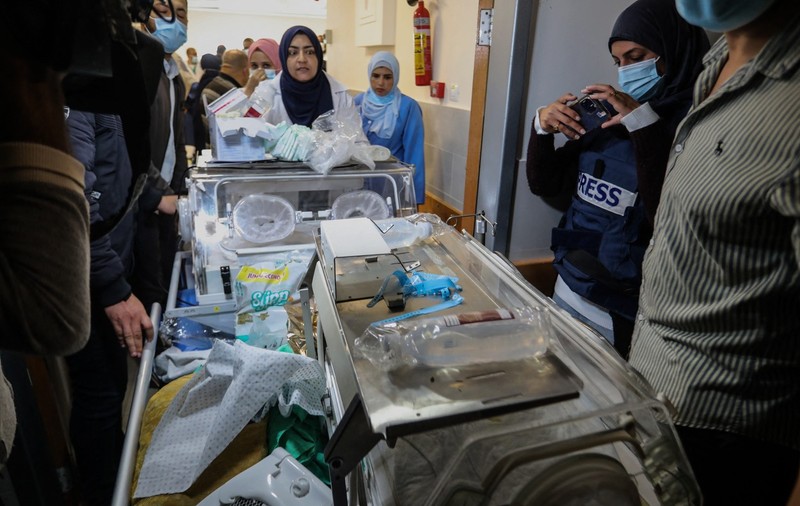 Război Israel - Hamas. 30 de bebeluși născuți prematur, evacuaţi din Al-Shifa. OMS spune că spitalul din Gaza a devenit o „zonă a morţii”