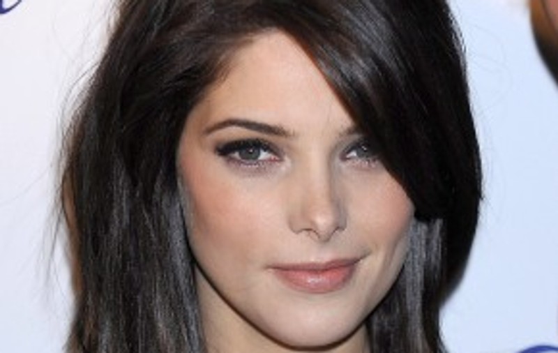 Ashley Greene, cerută în căsătorie de soţia unui fan