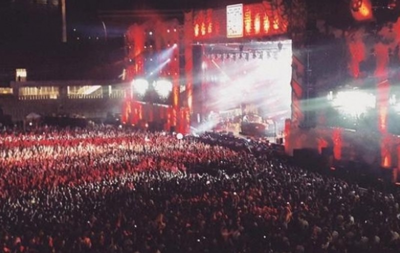 VIDEO | AU FĂCUT SEX la Untold Festival! Doi tineri, filmaţi în ipostaze interzise, în public