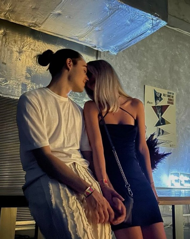 Surpriza pe care a primit-o Radu Ștefan Bănică de la iubită, de ziua lui. Artistul nu credea că Ioana și Violeta, sora vitregă, îl vor surprinde atât de frumos