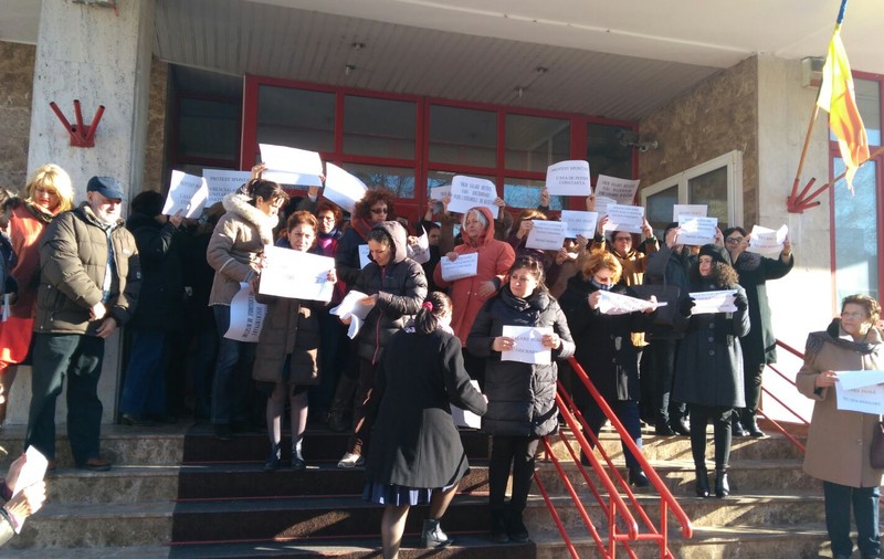 Activitatea cu publicul în trei instituții din Constanța, suspendată zeci de minute. Angajații au declanşat un protest spontan