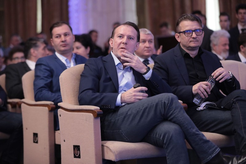 Florin Cîțu a stat doar câteva minute în sala de Congres. A plecat în timpul primului discurs al lui Nicolae Ciucă, dinainte de începerea votului