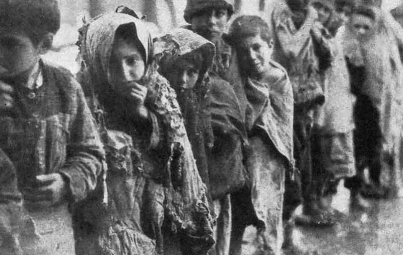 Când politicienii stabilesc dacă a fost sau nu genocid. Cum s-au îndepărtat România și Armenia după 1989