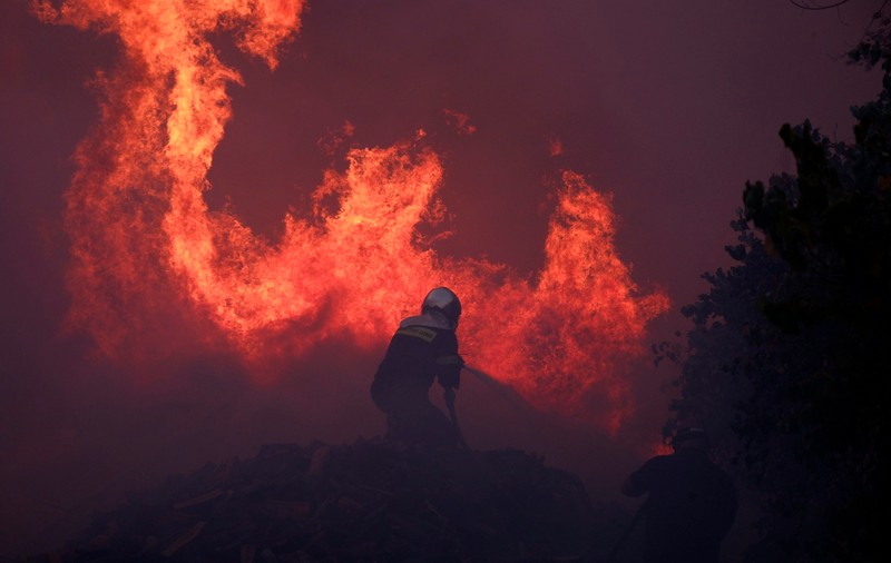 VIDEO. Incendiile din Grecia, vizibile din spaţiu. Cum se văd focarele