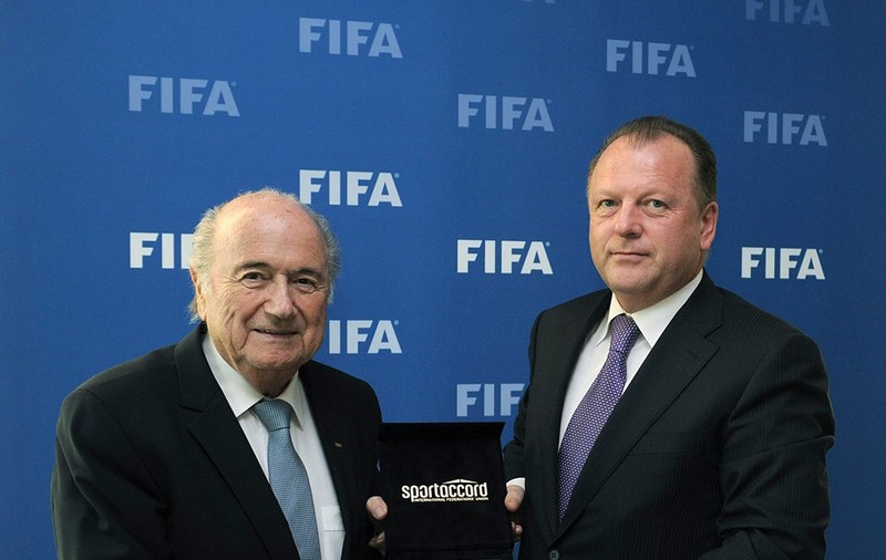 Românul Marius Vizer s-a întâlnit cu șeful fotbalului mondial!