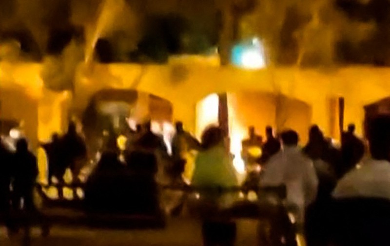 Casa fondatorului Republicii Islamice, fostul ayatollah iranian Ruhollah Khomeini, incendiată de protestatari