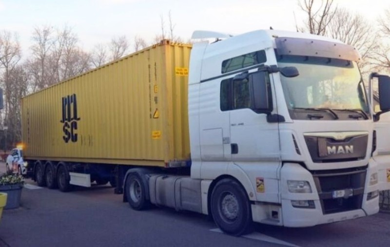 Un camion românesc căutat de poliție a fost găsit în Olanda și confiscat. Patronul l-a anunțat furat, ca să nu mai plătească leasingul