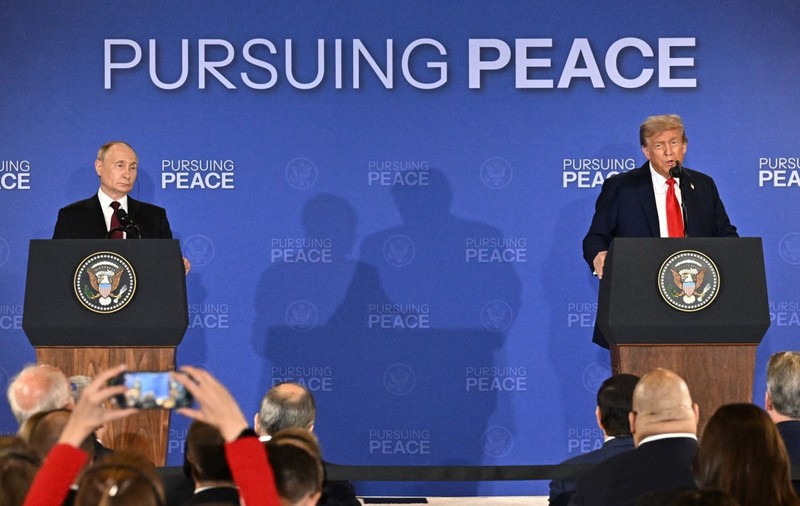Kremlinul jubilează după conferința de presă care nu a mai avut loc și în care Donald Trump și Vladimir Putin nu au spus nimic clar