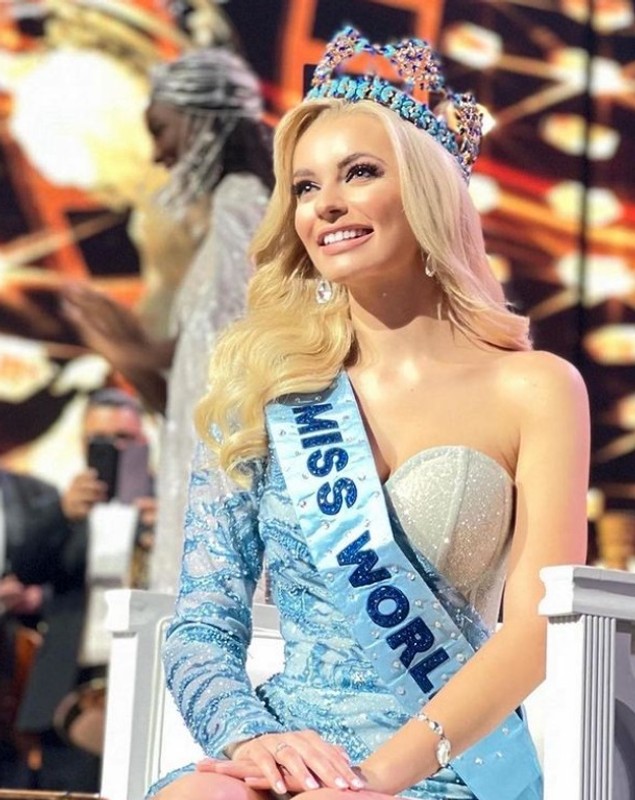 Karolina Bielawska, Miss World 2021, în platou la Antena 1. Ce glumă a făcut Dani Oțil: „Îmi aduce aminte de soția mea de acasă”