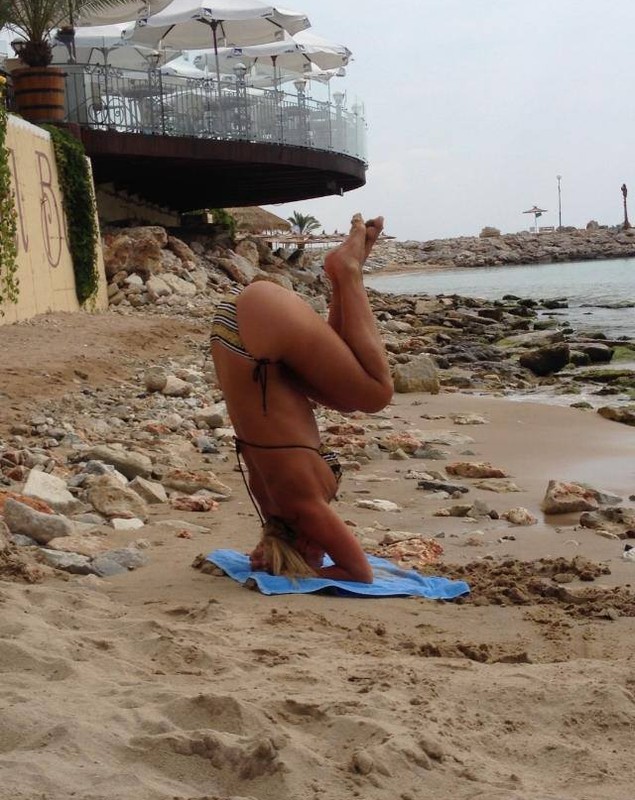 ”Namaste”, ele sunt frumoasele! Divele din lumea întreagă rivalizează, prin yoga, cu femeia care i-a sucit mințile lui Piţurcă / GALERIE FOTO