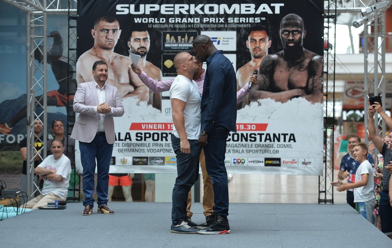 Luptătorii de la Superkombat Constanța au trecut cu bine de proba cântarului / GALERIE FOTO