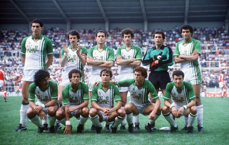 Algerianul Belloumi, fotbalistul care a inventat no look pass, un coleg de scenă al lui De Funes, Zidane și Madjer au mai bătut Germania în meciul de deschidere al grupei, la CM 1982