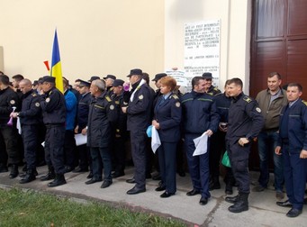 Zeci de gardieni, protest la Penitenciarul din Timișoara sursă foto: opiniatimisoarei.ro