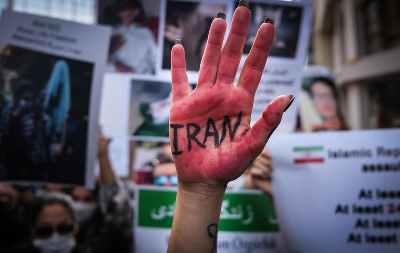 Elevă iraniană, bătută până la moarte pentru că a refuzat să cânte un imn pro-regim