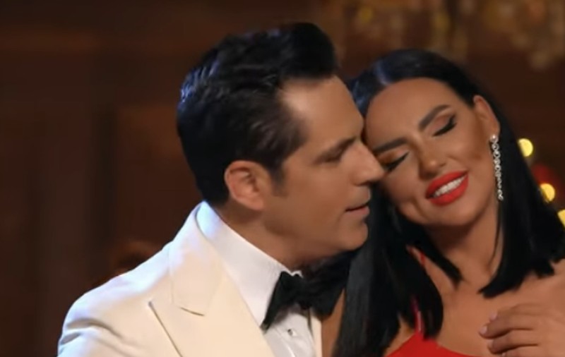 Ștefan Bănică jr a făcut primul duet cu soția lui, Lavinia, înainte de Crăciun. Cum sună piesa. „Sperăm să vă placă”