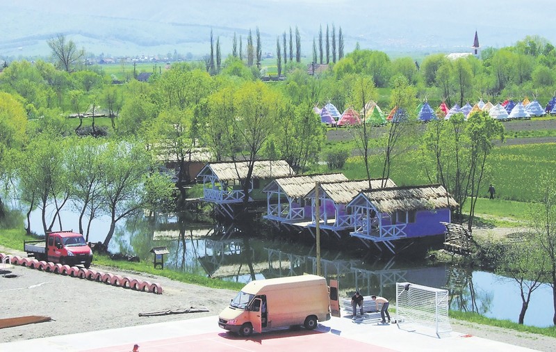 La cel mai mare parc tematic din ţară dormi în căsuţe pe apă