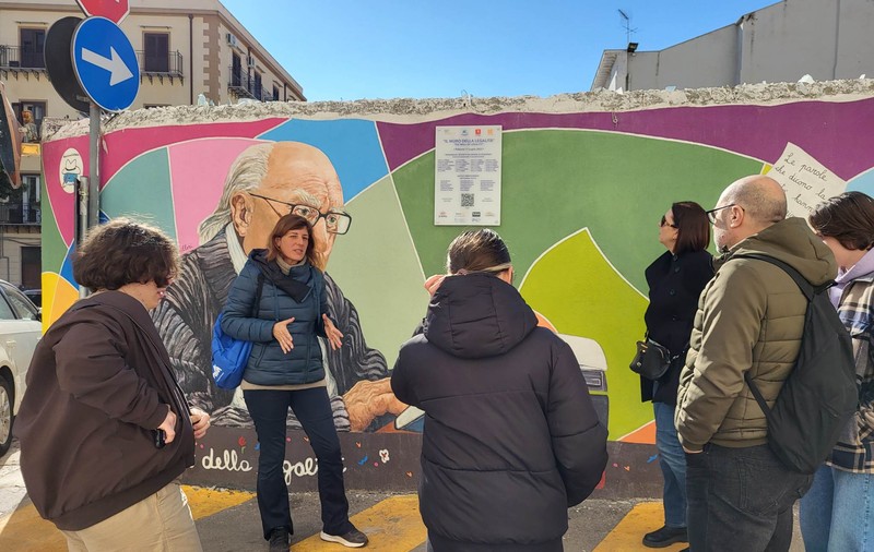 Vacanță în Sicilia fără ca banii pe care îi cheltuiești să ajungă la mafie? O activistă italiană îți arată cum
