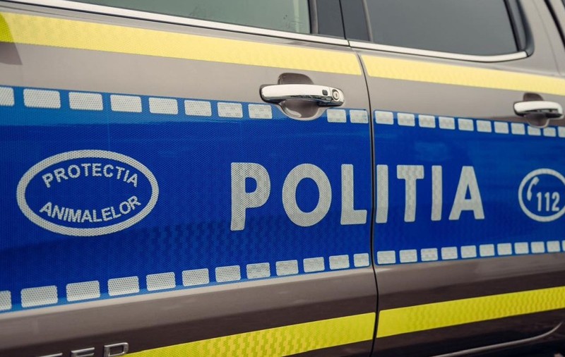 Un bărbat din Făurei a fost arestat preventiv pentru 30 de zile după ce a fost prins în timp ce fura mâncare din frigiderul unei locuințe. Foto: Poliția Română