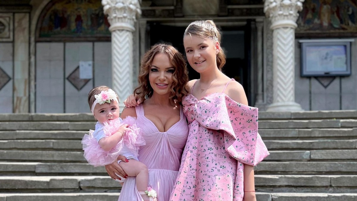 Andreea Antonescu și fetele sale