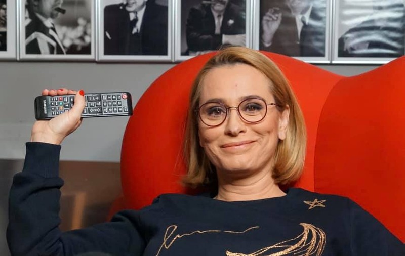 Cum a venit Andreea Esca îmbrăcată la muncă. Reacția colegilor de la PRO TV: „Ce-i cu ghinda asta din capul tău?”