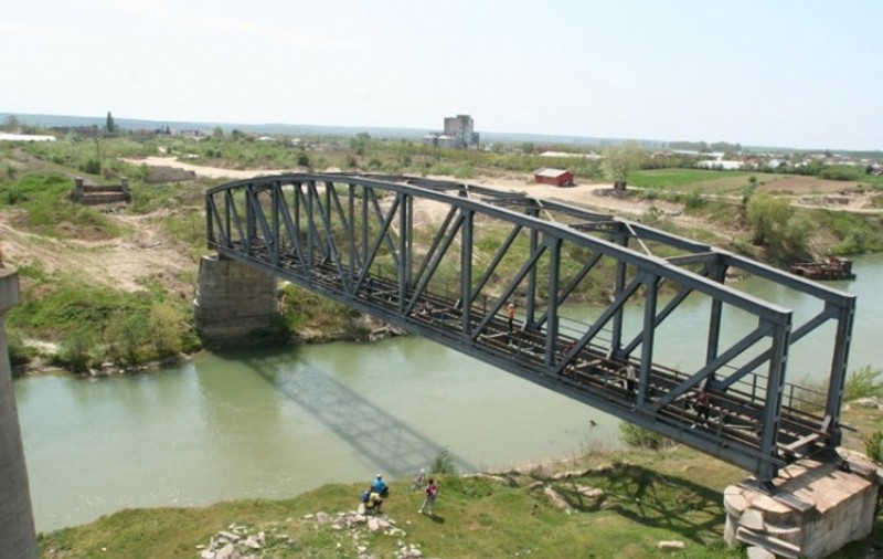 Podul CFR de la Grădiștea va fi reconstruit, după 12 ani de la prăbușire. S-a semnat studiul de fazabilitate pentru tronsonul București - Jilava - Giurgiu - Frontieră