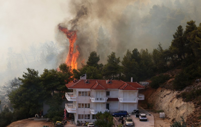 Incendii tot mai puternice lângă Atena și risc ridicat de noi focare. MAE a emis o alertă de călătorie pentru Grecia
