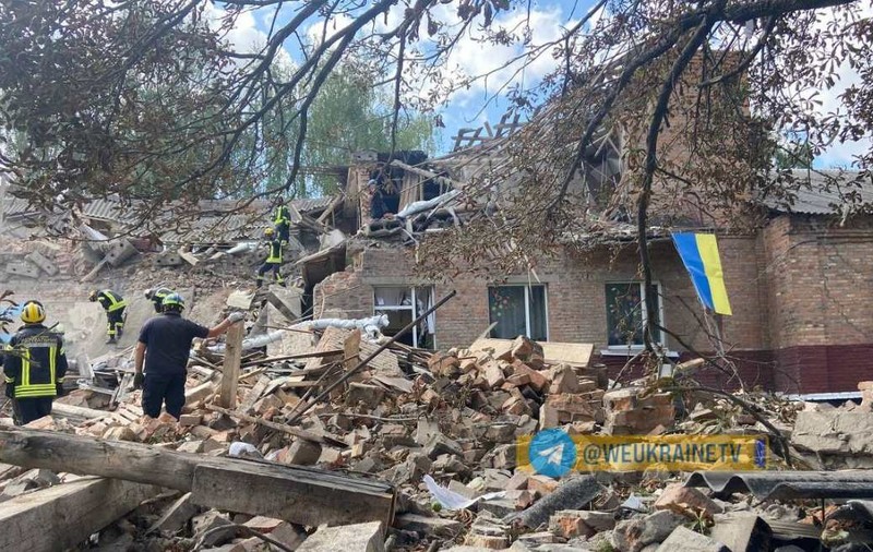 Imagini cu școala distrusă de bombardamentele rusești din regiunea Sumî: „Anul școlar nu va începe niciodată pentru unii”