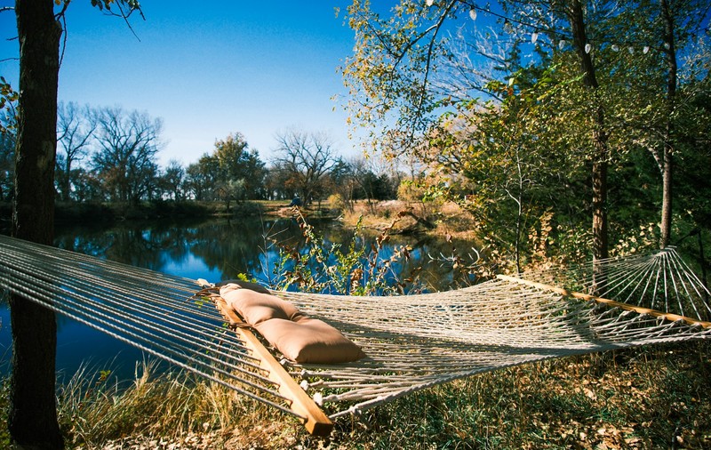 Top 5 idei de amenajare cu balansoar pentru grădini de vis
