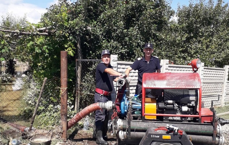 Povestea femeii care a supraviețuit miraculos după ce a stat 24 de ore într-o fântână. A mers singură după ce salvatorii au scos-o din adâncul pământului